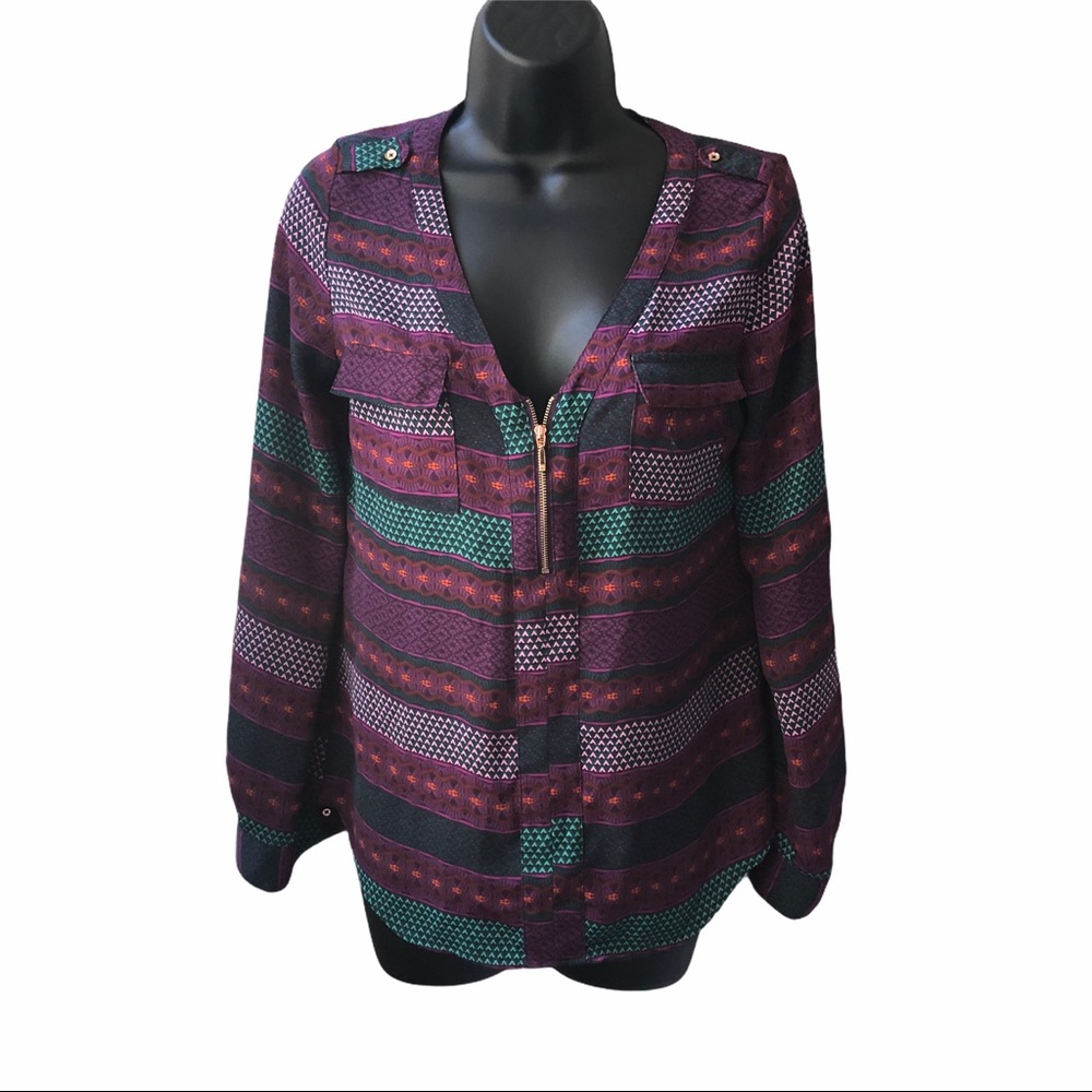🌻 2/$25 Candie’s High Low Blouse Size S